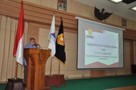  Dr.Drs. Suyatno, MM saat memberikan sambutan