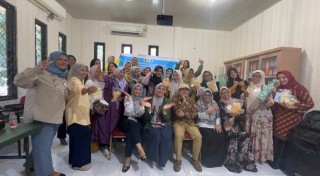 UPNVJ Lecturers Provide Vegetable Nugget Processing Training as a Healthy MPASI Choice