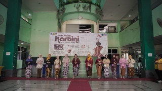 Celebrating Kartini's Birthday, DWP UPNVJ Holds Pleat Cloth Wrapping Competition, Fashion Show and Cooking Competition