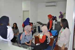 Anticipating the Spread of Diphtheria, UPN "Veteran" Jakarta Students Are Given Vaccines