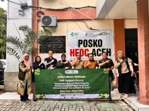 The UPNVJ Emergency Response Team Assists Aceh Flood Victims through Coordination at the HEOC Post.