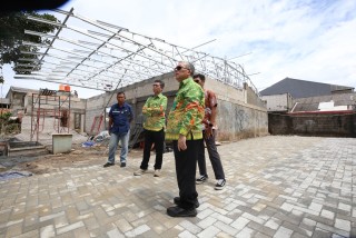 The UPNVJ Chancellor inspected the campus development area, which is planned to become a parking area and multifunctional public space.