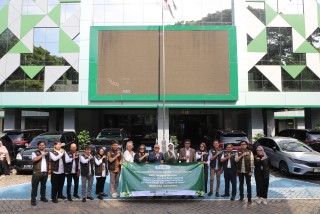 UPNVJ Chancellor Sends Off UPNVJ PKM Team for Emergency Disaster Response to Aceh for Basic Health and Logistics Assistance