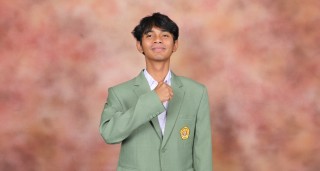 Once driving a motorbike taxi for tuition fees, Bilal Sukarno became UPNVJ's best graduate