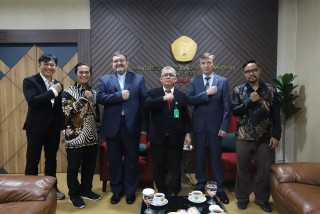 UPNVJ Chancellor Receives Russian and Iranian Ambassadors, FISIP International Seminar Highlights Middle East Conflict