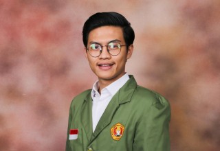 Pencak Silat Champion Hasan Yusuf Wins Mahardika Award at 74th UPNVJ Graduation