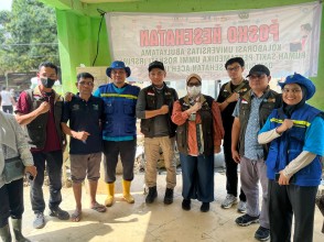 Community Health Center Medical Equipment Swept Away with the Grief, UPNVJ Becomes New Encouragement for Flood Victims