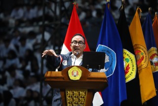 Head of the National Narcotics Agency Suyudi Ario Seto Instills National Defense Without Drugs in 4,612 UPNVJ New Students