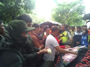 The UPN "Veteran" Jakarta Student Regiment Assists the Search for Drowning Victims in the Ciliwung River