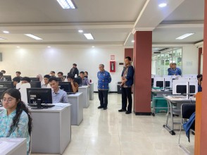 UPNVJ Chancellor Inspects the First Day of the 2026 SMMPTN-West Exam at the Pondok Labu Campus