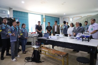 The UPNVJ Chancellor Sends Off the Jalasatva Team to the Finals of the 2025 Indonesian Boat Contest in Malang