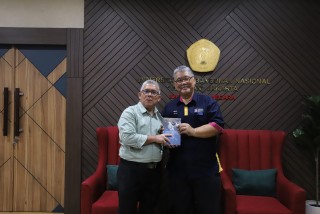 UiTM Professor Visits UPNVJ to Strengthen Collaboration on Political Communication Book Writing and International Research