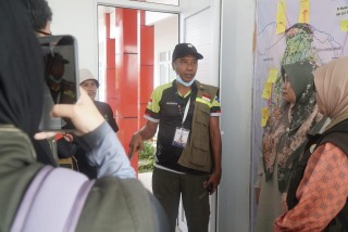 The UPNVJ Emergency Response Team, in coordination with the North Aceh Health Office, distributed flood relief aid after provincial coordination.