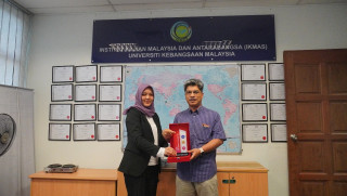 Visiting UKM, UPNVJ Master of Communication Sciences Discusses Research Collaboration