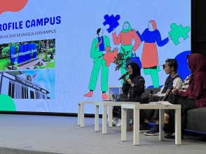 Welcomed Enthusiastically, UPNVJ Public Relations Attends ALFATH SMA Education Expo