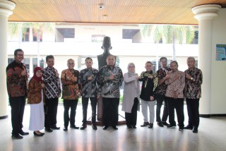 UPNVJ's Visit to UPNVJT in the Context of Improving the Quality and Quality of Tridharma between Three UPN Veterans.