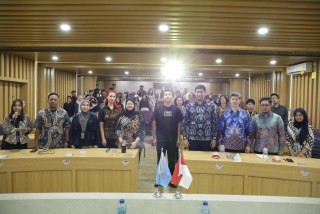 Embassy of Kazakhstan Gives Guest Lecture at UPNVJ