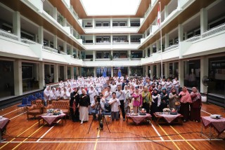 Welcomed Enthusiastically, UPNVJ Public Relations Conducts Penmaru Socialization at Al Azhar 4 Bekasi