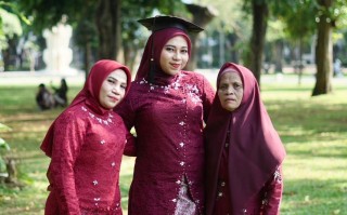 Diajeng Dhea Annisa Graduated from UPNVJ with a 3.98 GPA After Commuting for Six Hours a Day