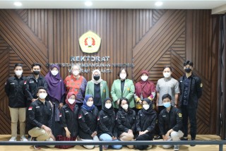 Rector and Vice Rector for Student Affairs Release KKN Students in Kalimantan and Indramayu