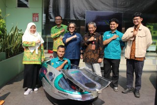 The UPNVJ FT Mutual Fund Team is Ready to Compete in the Energy-Efficient Car Contest.