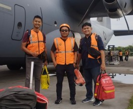 The UPNVJ Disaster Response Team Arrives in Aceh on a Hercules and Distributes Aid to Affected Areas