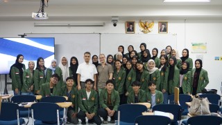 UPNVJ Strengthens International Collaboration Through Public Lecture by French Economist