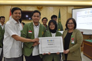 Winning 1st place in the Debate Competition, the UPNVJ Law Study Program Team was sent to the National Level