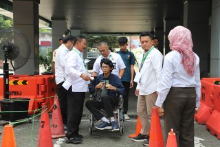 UPNVJ's Excellent Service Helps Sick and Injured Participants Take the UTBK-SNBT