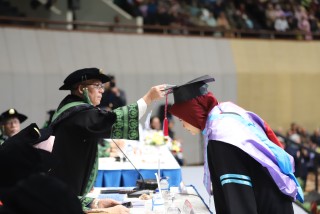 Chancellor Inaugurates 1,906 75th Graduates, Ready to Realize Golden Indonesia 2045
