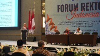 UPNVJ Chancellor Reads Recommendations from the Indonesian Chancellors' Forum for Transforming Indonesian Education Towards a Golden Indonesia