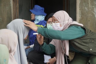 On the Fourth Day, Team 2 of the UPNVJ PKM Aceh Disaster Emergency Response Team Conducted a Mobile Clinic in Alu Putih Village.