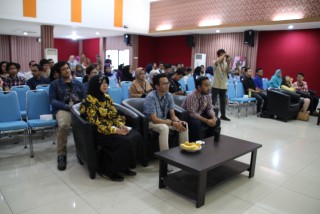 FISIP talkshow with the theme "Light Up The Black Find a Piece Of Art"