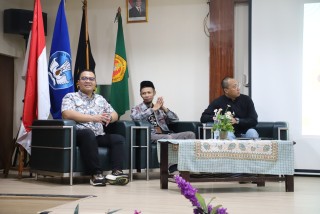Roadshow Goes to Campus: UPNVJ Collaborates with Aktual.com and Sekolah Negarawan to Educate Media Literacy for Gen Z