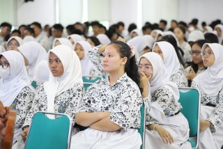 250 Students of SMAN 48 Jakarta Enthusiastically Participate in the 2026 UPNVJ Student Admission Socialization