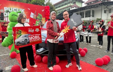 UPNVJ Student Wins BYD SEALION 7 Car from Teh Pucuk Harum Program