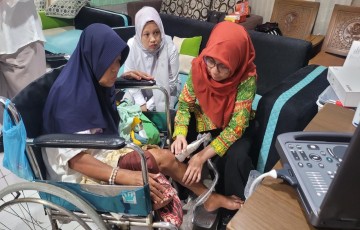 DWP UPNVJ Holds Community Service: Brain Gymnastics Education and Pain Relief Injections for the Elderly in Depok