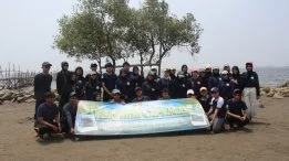 Himpunan Mahasiswa Ekonomi Pembangunan FEB UPNVJ Tingkatkan Kepedulian Ekosistem Pesisir Pantai Dengan Penanaman Mangrove
