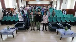 Politik Sehari-Hari: Menyeberangkan Gagasan Politik Melalui Esai dan Komik