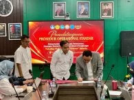 Perkuat Tata Kelola Organisasi, Dekan FH UPNVJ Tandatangani Prosedur Operasional Standar Bidang SDM, Keuangan dan Umum