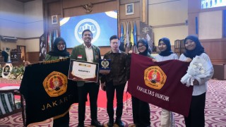 FH UPNVJ Raih Juara Harapan 1 LKTI UIN Law Fair VIII