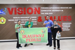 Penyerahan Hand Sanitizer dan Disinfektan oleh IKA UPNVJ Sebagai Bentuk Kepedulian Pencegahan Penularan Covid-19 dilingkungan Kampus