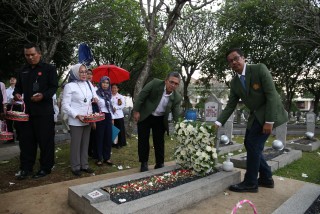 Dies Natalis ke 56, UPN “Veteran”  Jakarta Ziarah ke Taman Pahlawan Kalibata