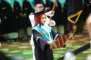 Dari Karya Mahardika, Nadia Nugrahani Pimpin Janji Wisudawan UPNVJ