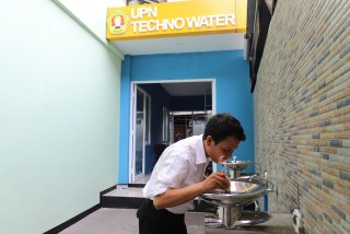 Kurangi Sampah Air Minum Kemasan Plastik, UPNVJ Hadirkan Technowater