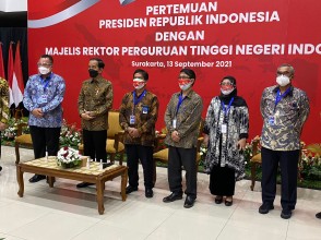 Rektor UPNVJ Hadiri Majelis Rektor Perguruan Tinggi Negeri Indonesia Lakukan Audiensi dengan Jokowi di Solo