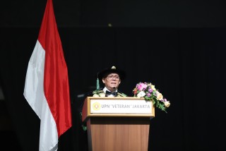 Rektor UPNVJ Ajak Wisudawan ke-76 Jadi Generasi Brain Growth