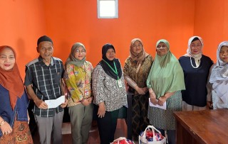 Dharma Wanita Persatuan UPNVJ Distribusikan 'Tali Kasih' ke 10 Penerima