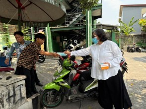 Respons Cepat Dampak Erupsi, Wakil Rektor III UPNVJ Bagikan 2.000 Masker untuk Warga Kampus