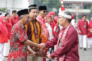 Peringati HUT ke-79 RI, UPNVJ Berikan Satya Lencana kepada 565 Orang